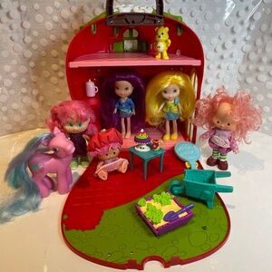 Strawberry Shortcake 🍰 house and 🍓doll bundle